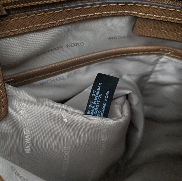 Michael Kors Jet Set Medium Leather Snap Pocket Tote Brown - Picture 10 of 10